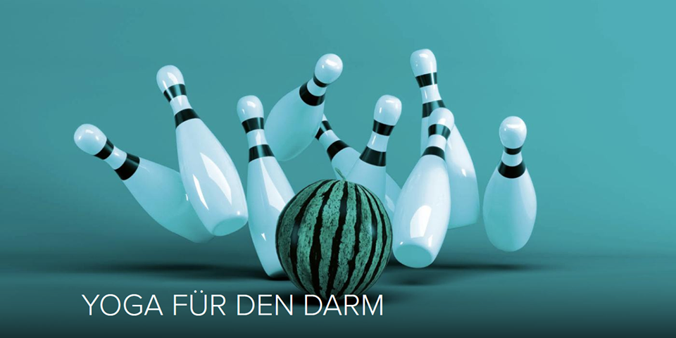 Darmgesundheit Melone wirft Bowlingkegel um – symbolische Darstellung für den positiven Einfluss von Yoga auf die Darmgesundheit.